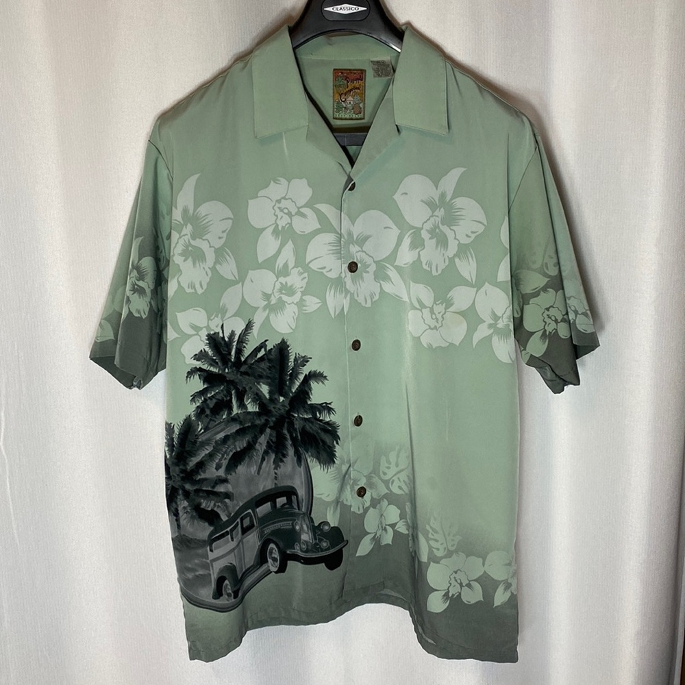 PINEAPPLE CONNECTION Hawaiian Mens Medium button up shirt.  100% polyester